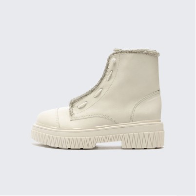 Women's flat lace-up Doc Martens boots