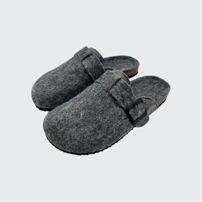 Comfortable adjustable cork and felt slippers