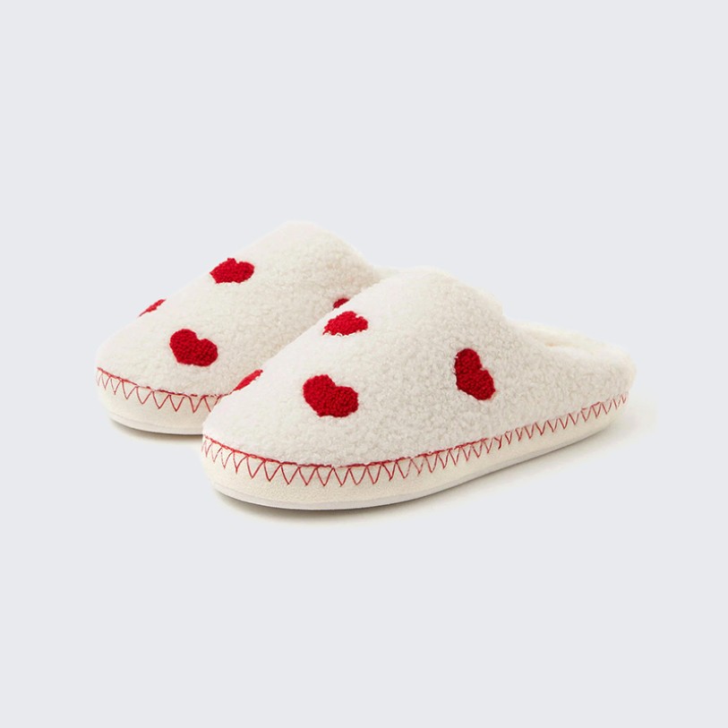 Heart-shaped teddy bear plush slippers