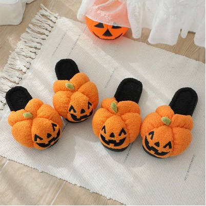 Pumpkin-shaped bread-style indoor slippers