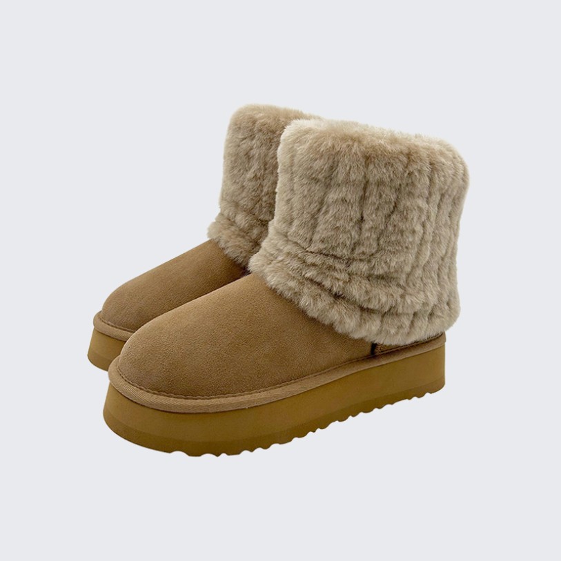 Thick-soled warm ankle boots made of wool and suede