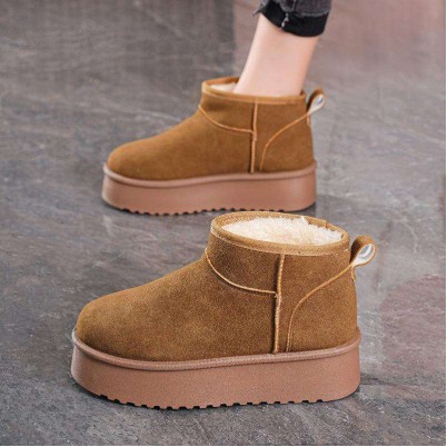 Lightweight and warm plush snow boots